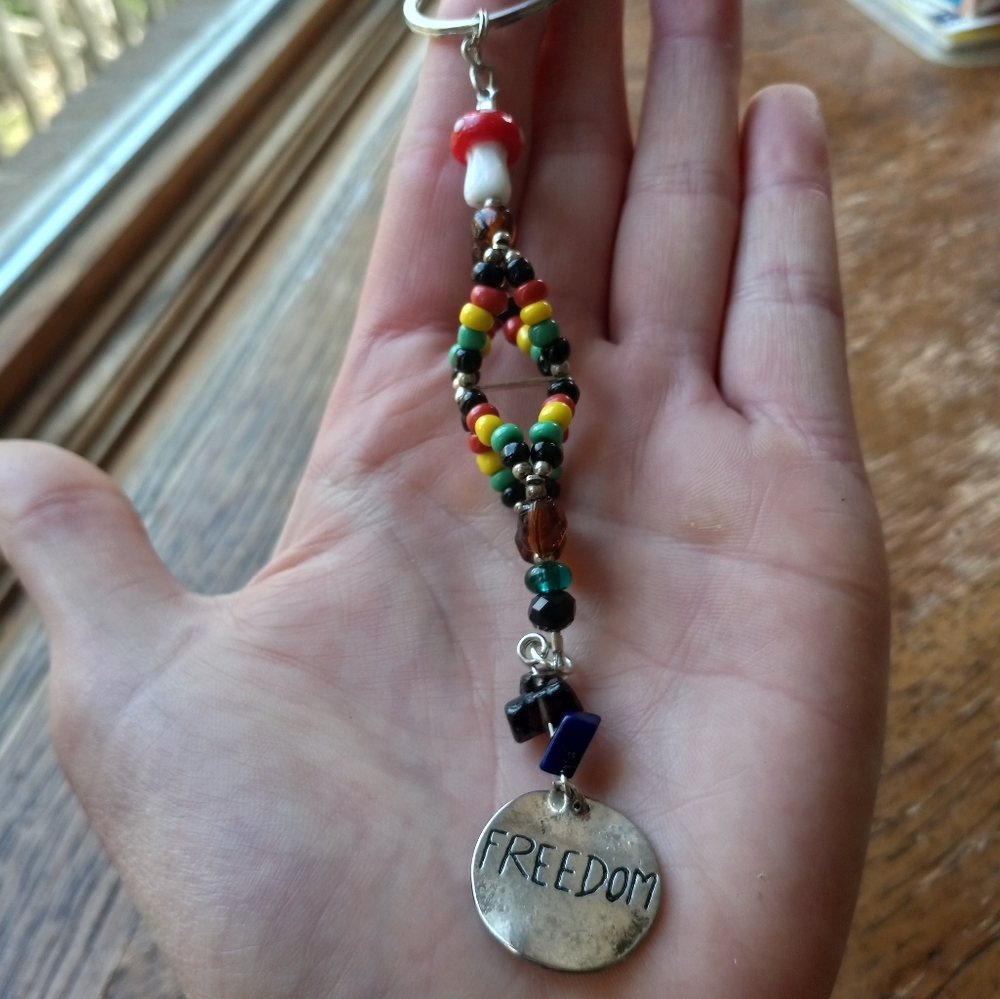 πHandmade Mushroom Rasta Keychain!!!! Free W/ Bundle!!!! - Picture 10 of 11